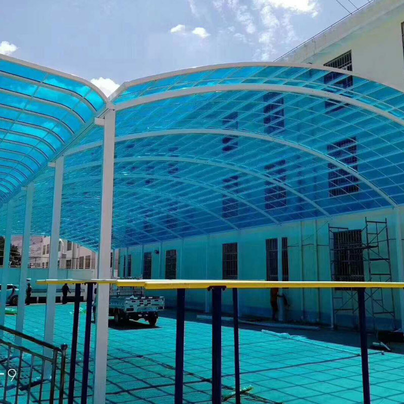 အလူမီနီယမ်ပါကင် Carport Canopy ကို အလွယ်တကူ တပ်ဆင်ထားသည်။